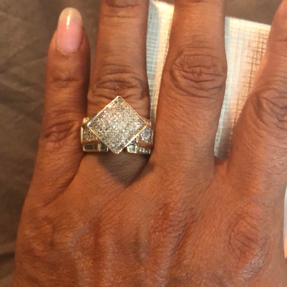 14k yg cocktail ring.
